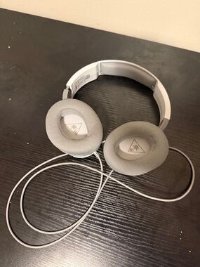 Turtle Beach Wired On-Ear Headphones in Light Gray